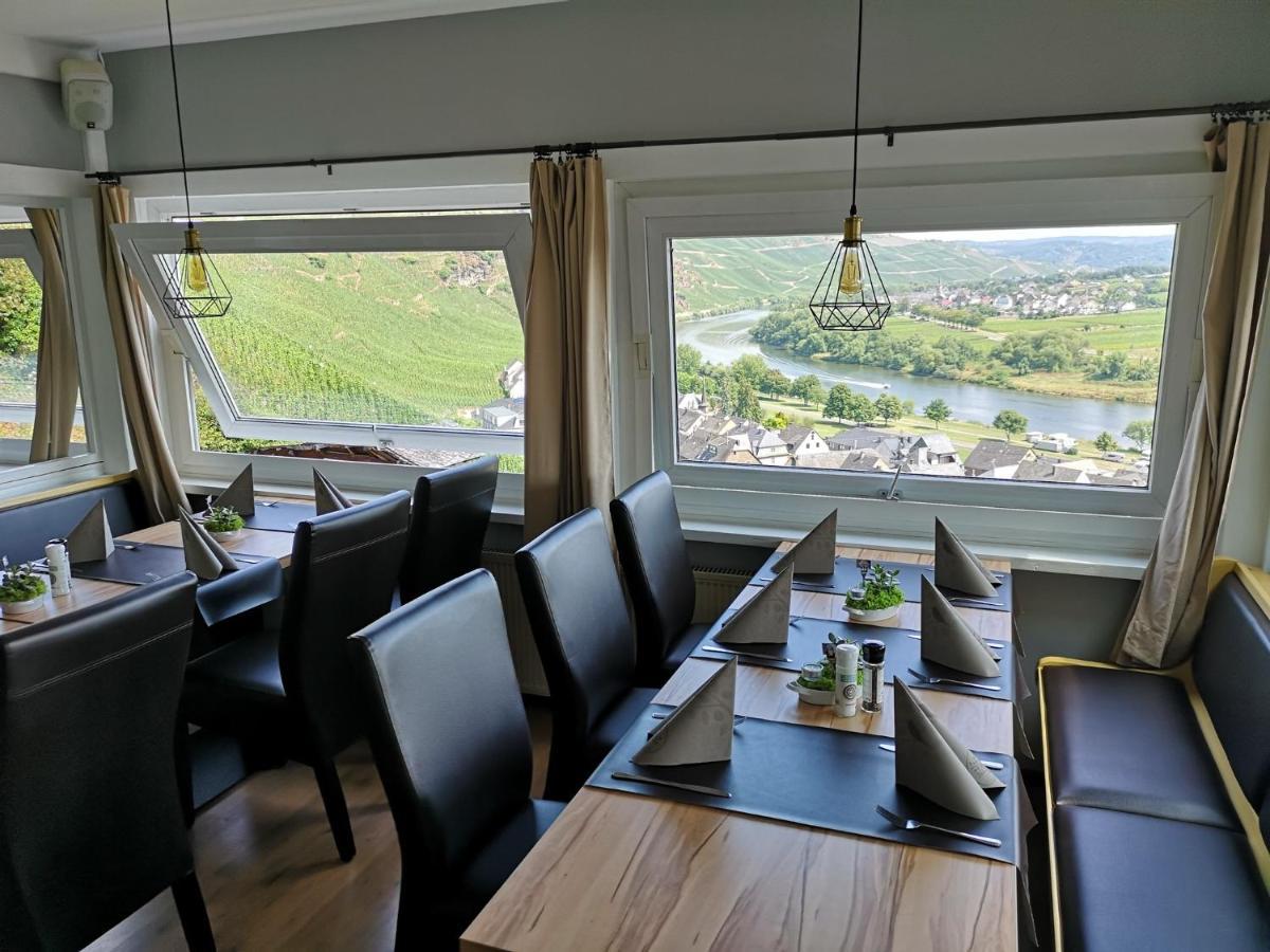 Hotel Restaurant Wuerzig In Urzig Bagian luar foto