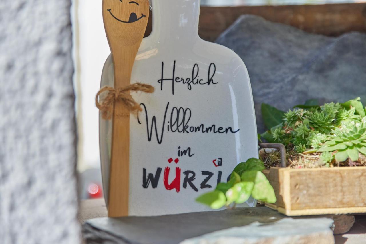 Hotel Restaurant Wuerzig In Urzig Bagian luar foto