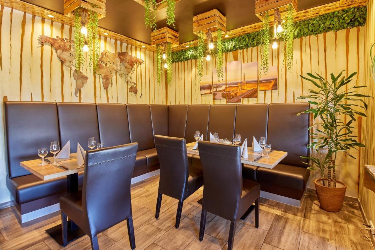 Hotel Restaurant Wuerzig In Urzig Bagian luar foto