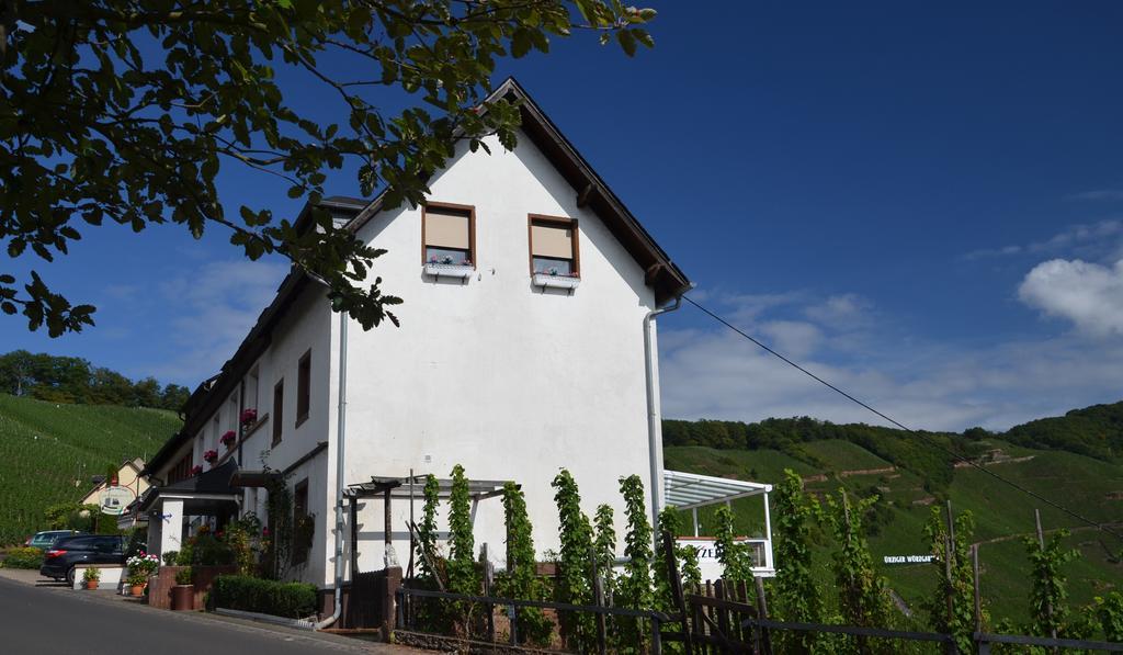 Hotel Restaurant Wuerzig In Urzig Bagian luar foto
