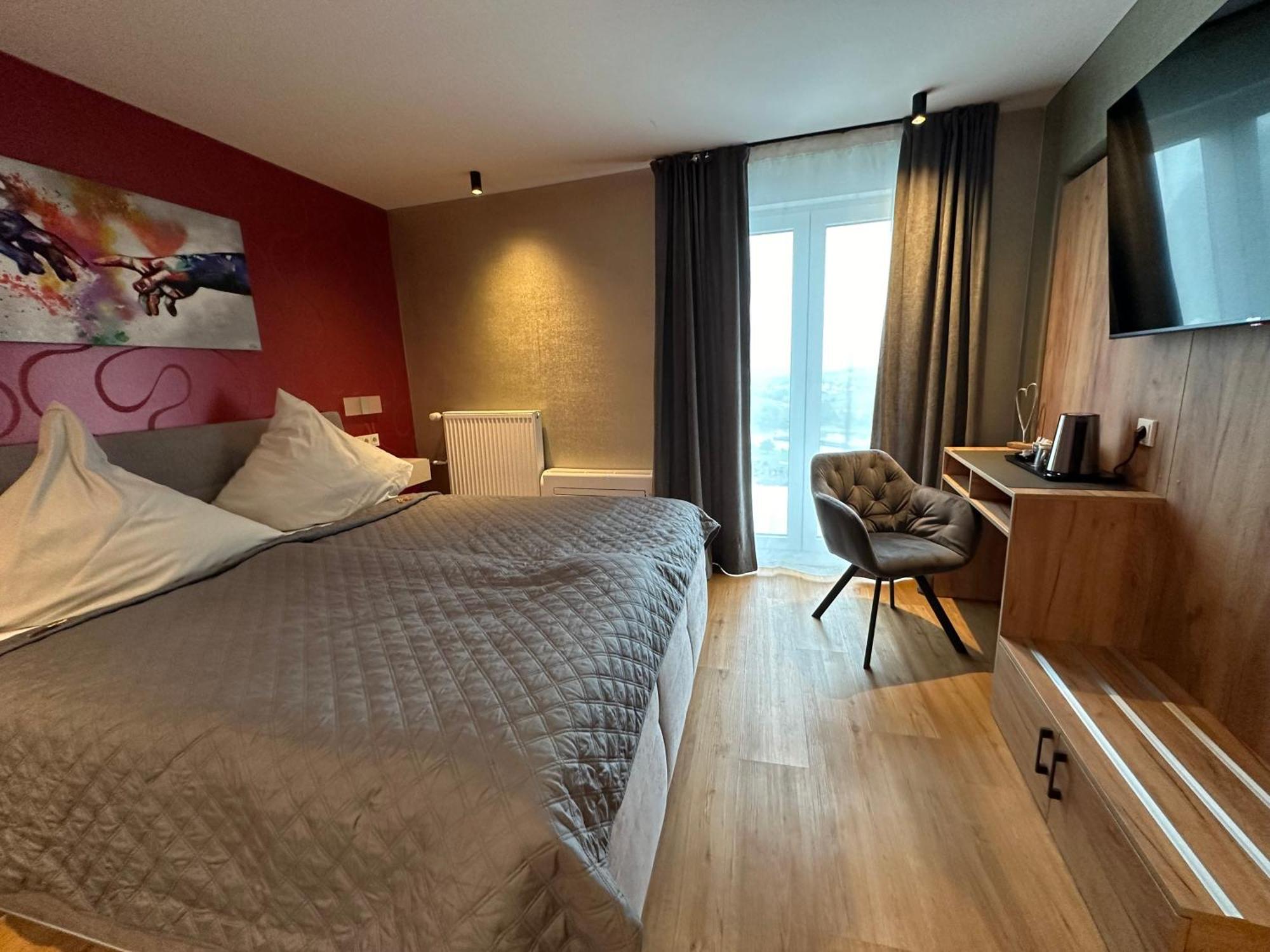Hotel Restaurant Wuerzig In Urzig Bagian luar foto