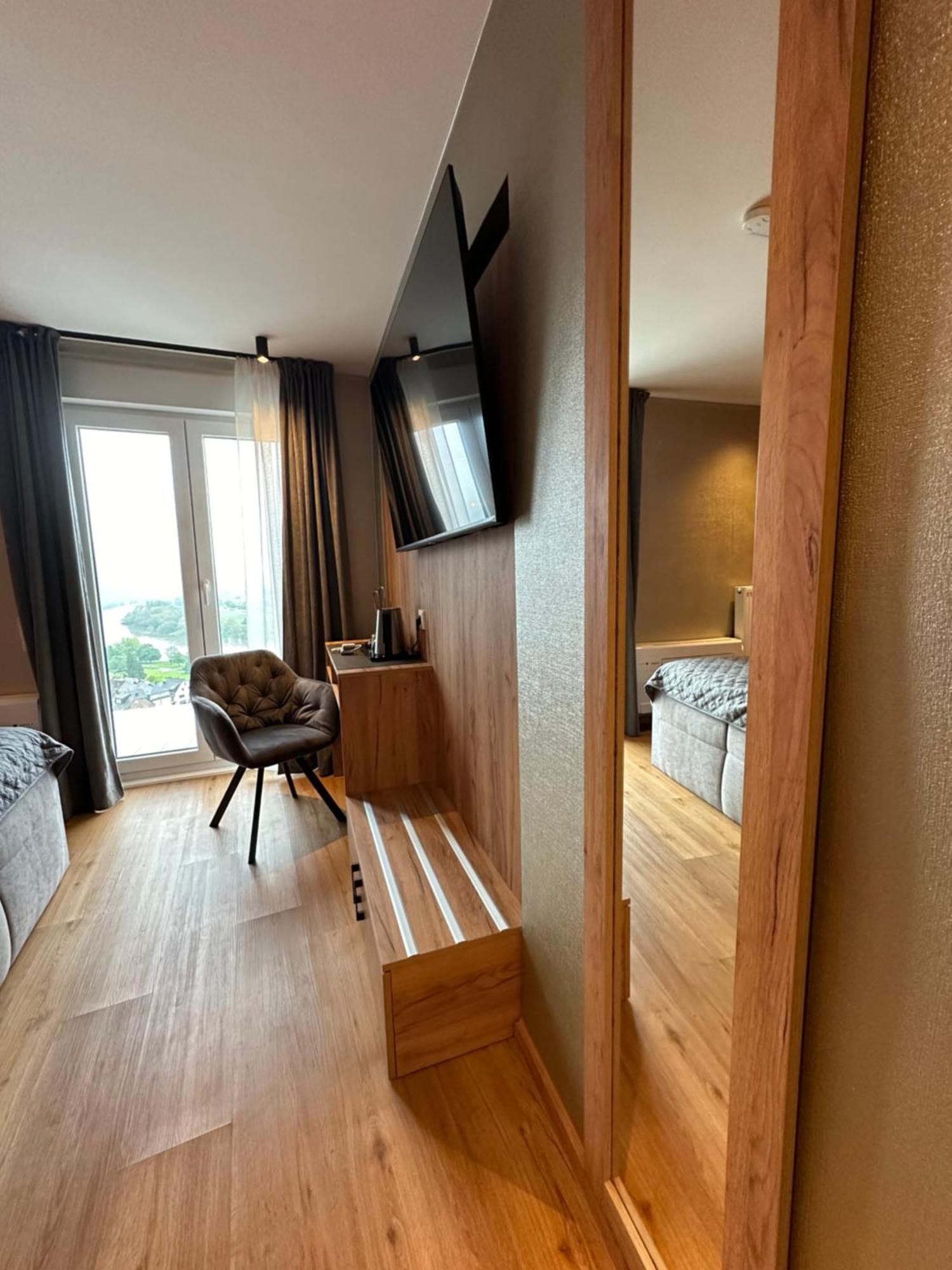 Hotel Restaurant Wuerzig In Urzig Bagian luar foto