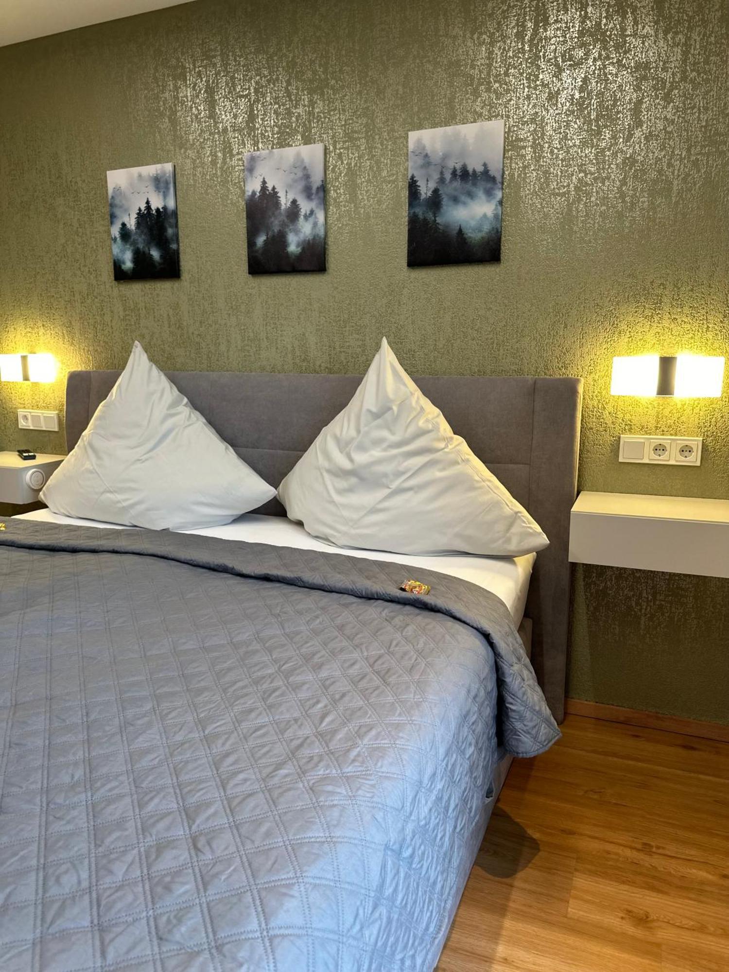 Hotel Restaurant Wuerzig In Urzig Bagian luar foto